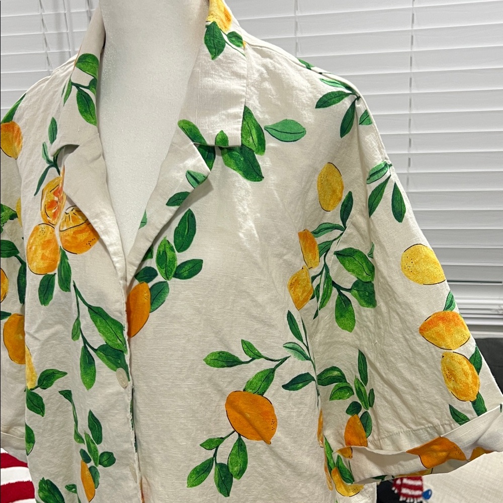 Zara Lemon Print Dress Shirt with White and Yellow Accents - Picture 4 of 11